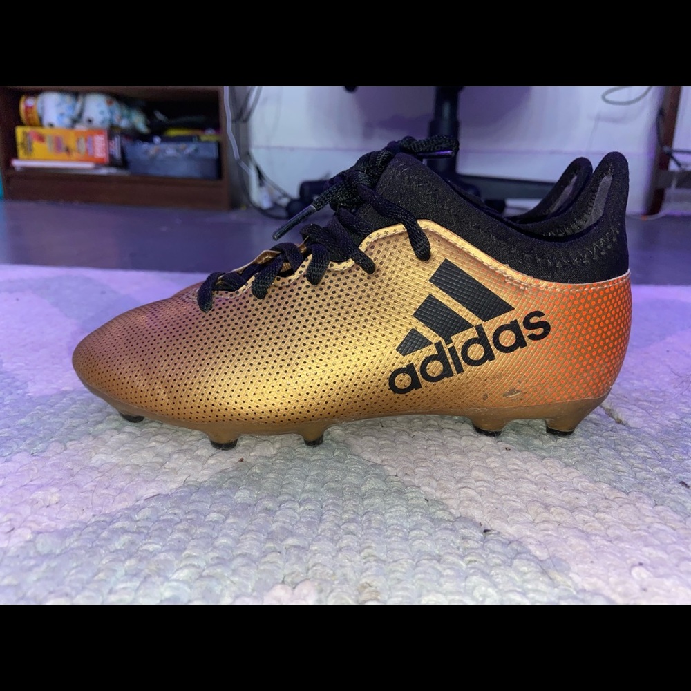 Kids cleats